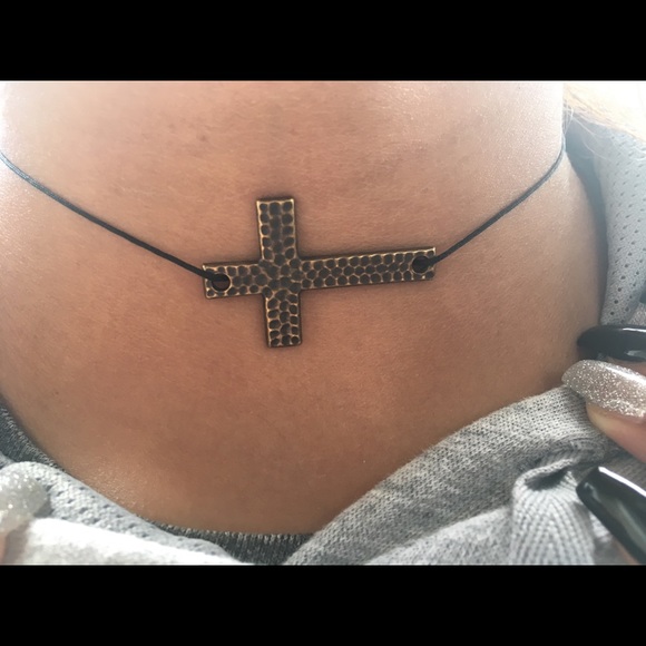 Cross Chocker - Picture 3 of 3